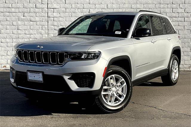 2025 Jeep Grand Cherokee GRAND CHEROKEE LAREDO X 4X4