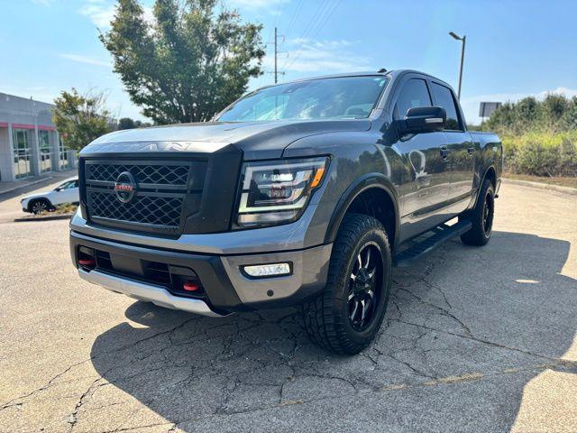 2021 Nissan TITAN Crew Cab PRO-4X 4x4 2021 Nissan TITAN Crew Cab PRO-4X 4x4