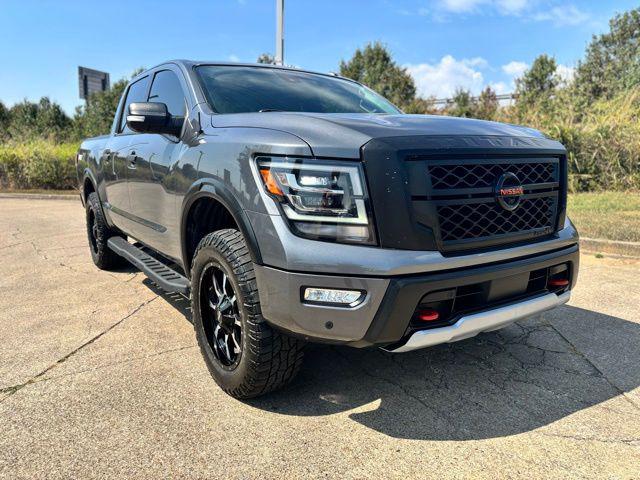 2021 Nissan TITAN Crew Cab PRO-4X 4x4 2021 Nissan TITAN Crew Cab PRO-4X 4x4