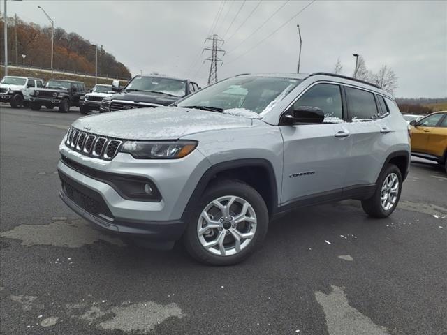 2025 Jeep Compass COMPASS LATITUDE 4X4