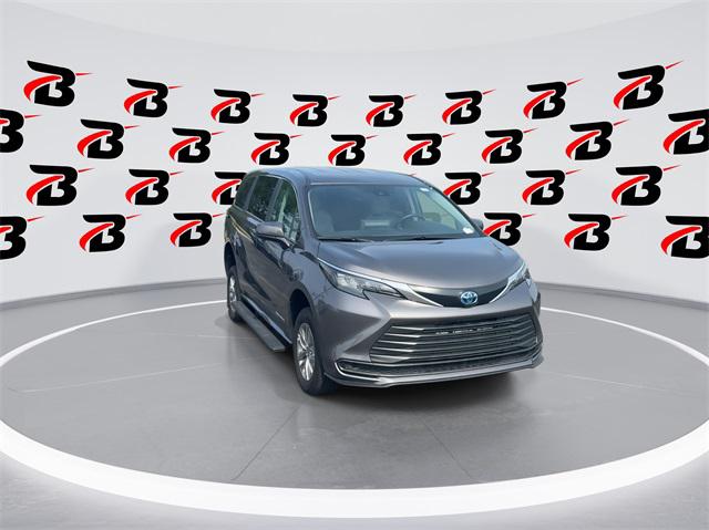 2024 Toyota Sienna LE