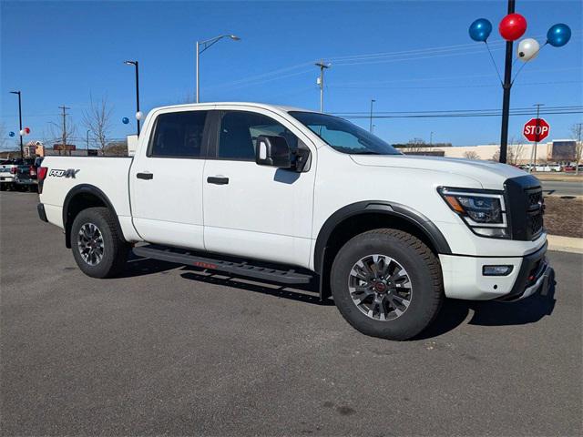 2024 Nissan TITAN Crew Cab PRO-4X 4x4