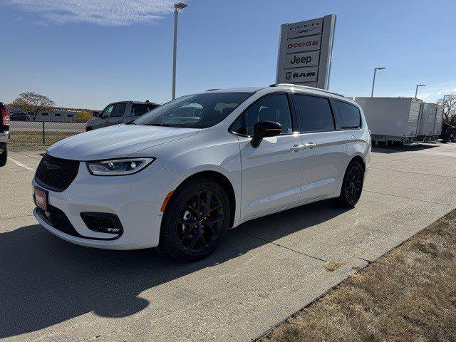 2024 Chrysler Pacifica PACIFICA TOURING L