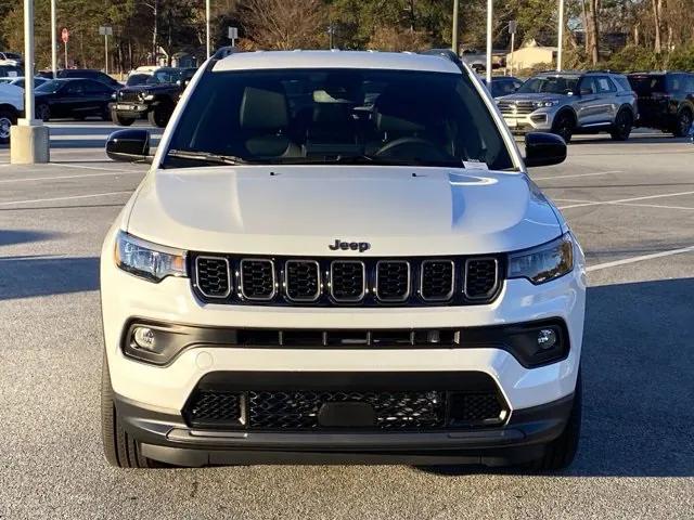 2025 Jeep Compass COMPASS LATITUDE 4X4