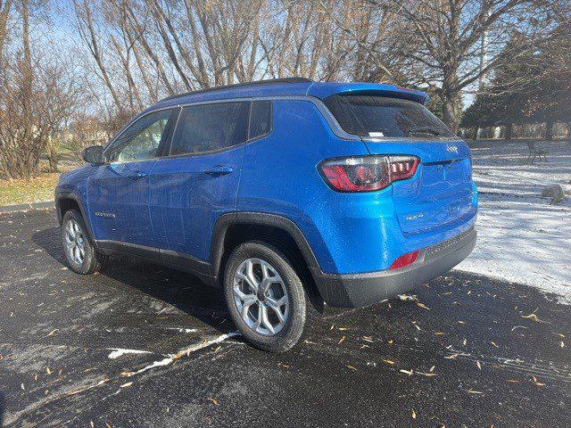 2025 Jeep Compass COMPASS LATITUDE 4X4