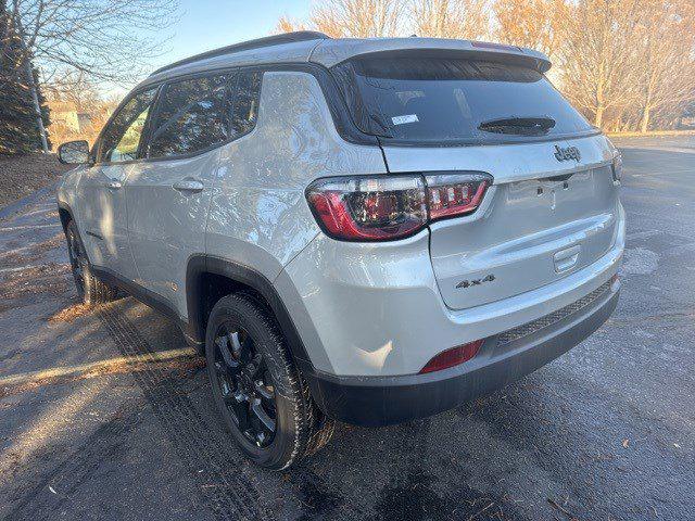 2025 Jeep Compass COMPASS LATITUDE 4X4