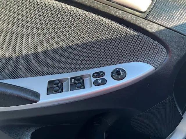 2012 Hyundai Accent GS
