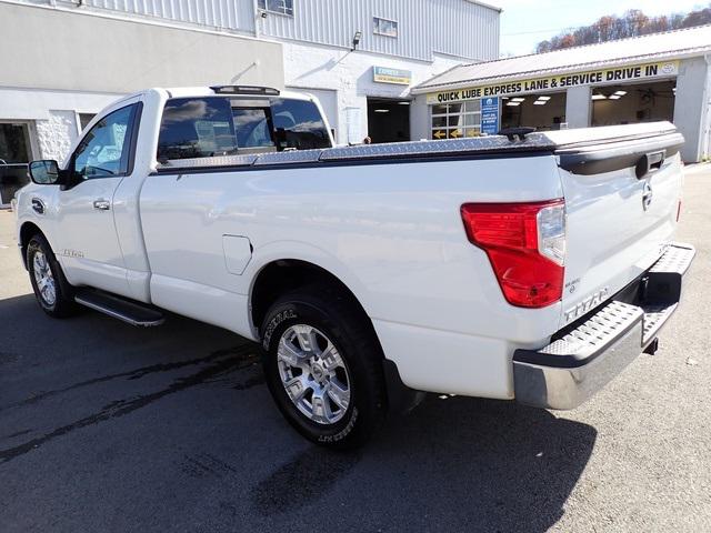 2017 Nissan TITAN SV