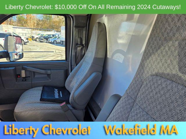 2024 Chevrolet Express Cutaway 4500 Van