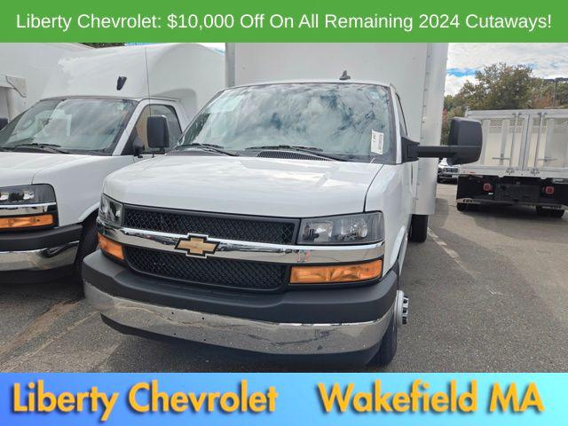 2024 Chevrolet Express Cutaway 4500 Van