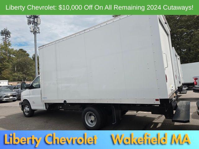 2024 Chevrolet Express Cutaway 4500 Van
