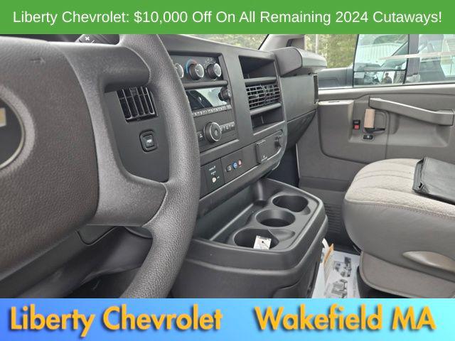 2024 Chevrolet Express Cutaway 4500 Van