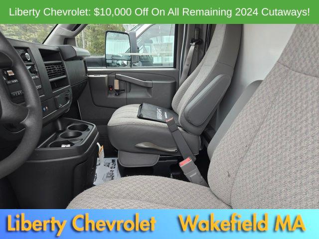 2024 Chevrolet Express Cutaway 4500 Van