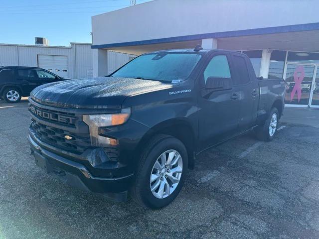 2022 Chevrolet Silverado 1500 4WD Double Cab Standard Bed Custom