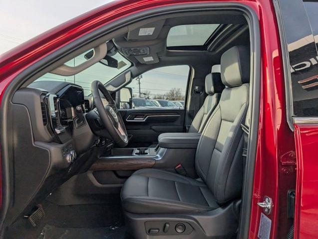2025 GMC Sierra 3500HD 4WD Crew Cab Standard Bed SLT