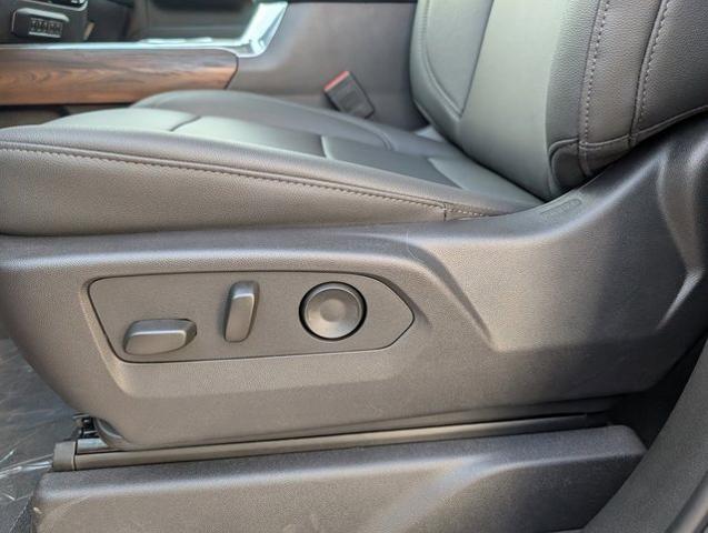2025 GMC Sierra 3500HD 4WD Crew Cab Standard Bed SLT