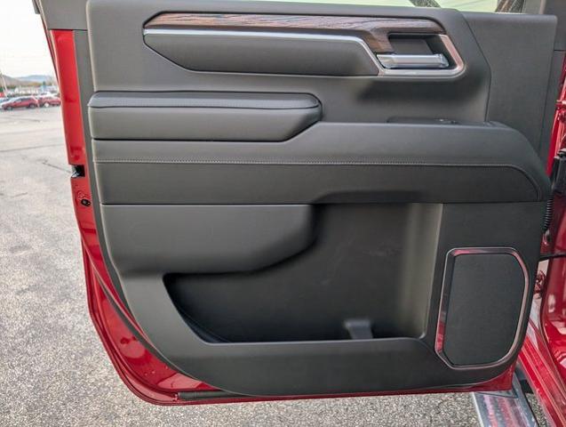 2025 GMC Sierra 3500HD 4WD Crew Cab Standard Bed SLT