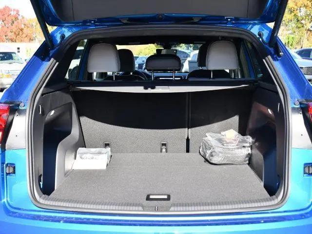 2025 Volkswagen Atlas Cross Sport 2.0T SEL