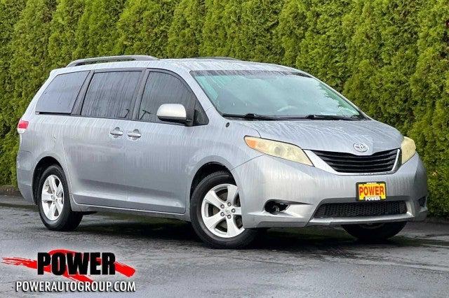 2011 Toyota Sienna LE V6 Auto Access Seat