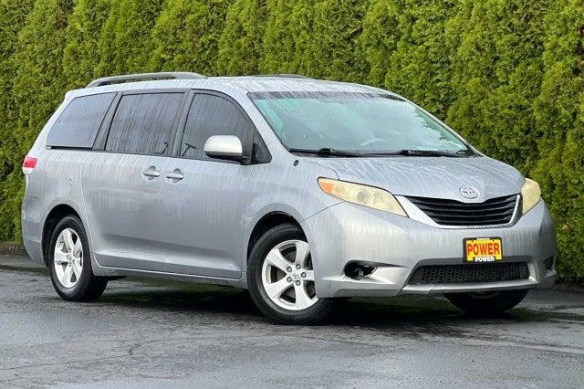 2011 Toyota Sienna LE V6 Auto Access Seat