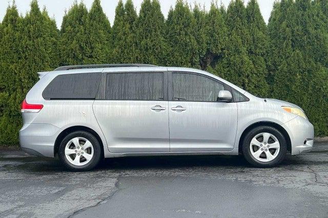 2011 Toyota Sienna LE V6 Auto Access Seat