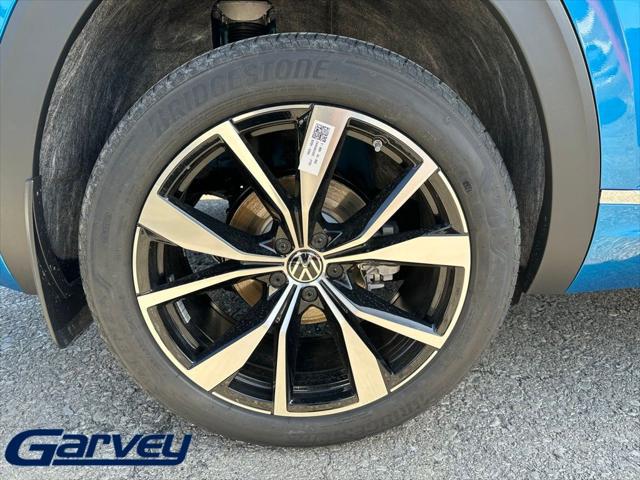 2025 Volkswagen Atlas Cross Sport 2.0T SEL Premium R-Line
