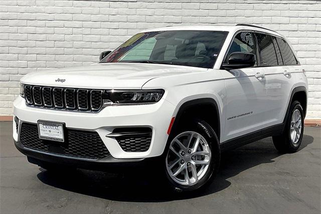 2025 Jeep Grand Cherokee GRAND CHEROKEE LAREDO X 4X4