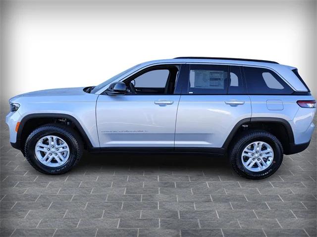 2025 Jeep Grand Cherokee GRAND CHEROKEE LAREDO 4X4