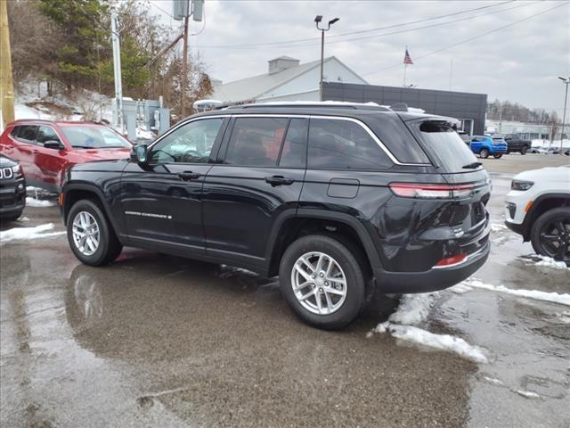 2025 Jeep Grand Cherokee GRAND CHEROKEE LAREDO X 4X4