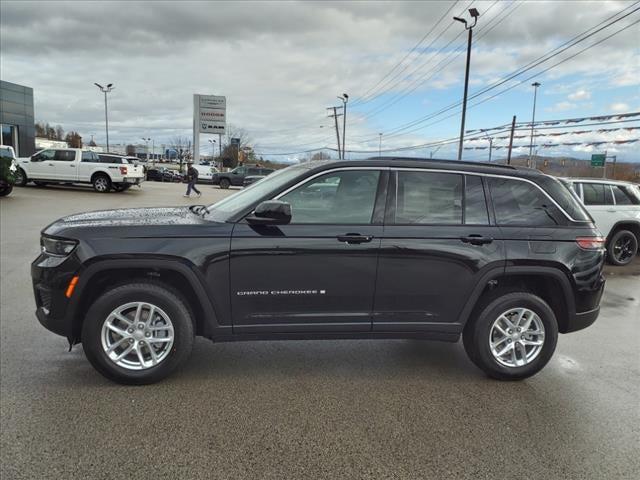 2025 Jeep Grand Cherokee GRAND CHEROKEE LAREDO X 4X4