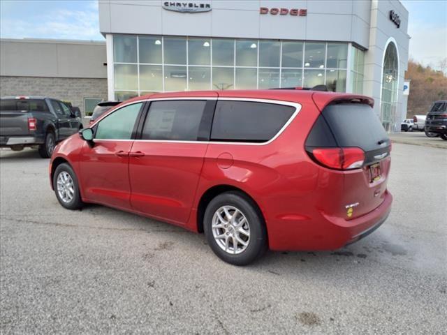 2025 Chrysler Voyager VOYAGER LX