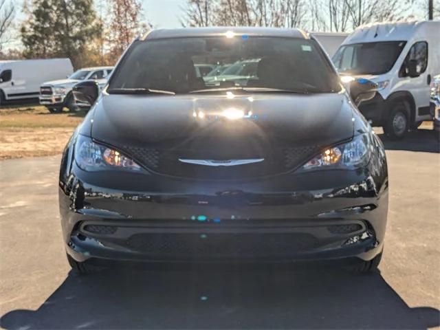 2025 Chrysler Voyager VOYAGER