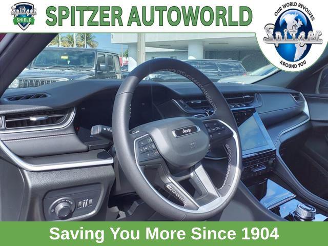 2025 Jeep Grand Cherokee GRAND CHEROKEE LAREDO 4X4