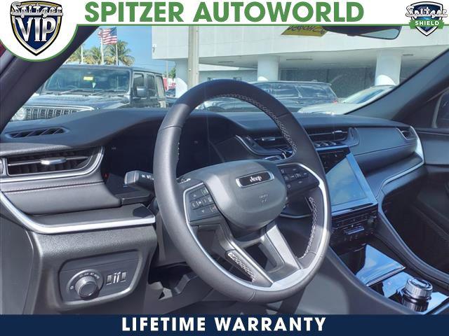 2025 Jeep Grand Cherokee GRAND CHEROKEE LAREDO 4X4 2025 Jeep Grand Cherokee GRAND CHEROKEE LAREDO 4X4