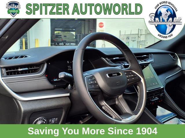 2025 Jeep Grand Cherokee GRAND CHEROKEE LAREDO 4X4
