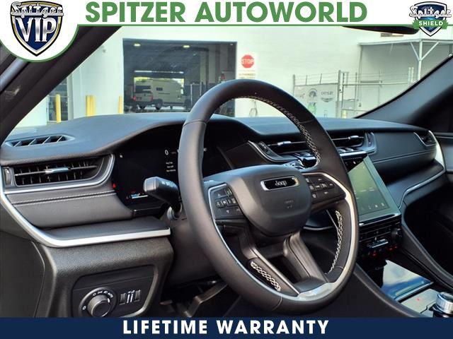 2025 Jeep Grand Cherokee GRAND CHEROKEE LAREDO 4X4