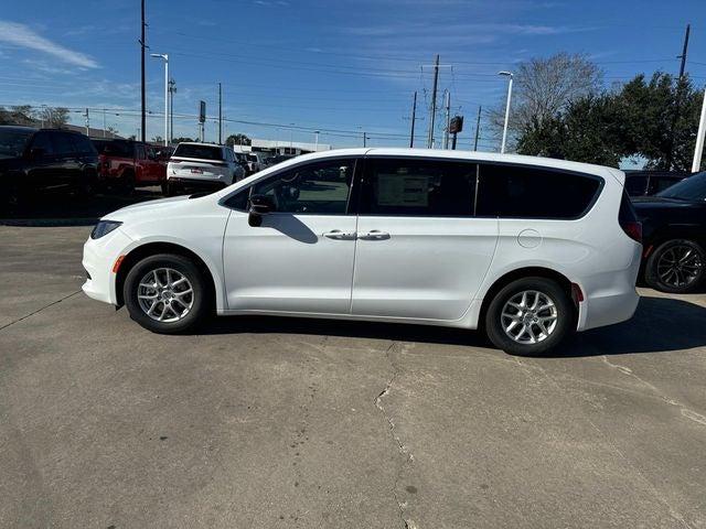 2025 Chrysler Voyager VOYAGER