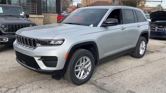 2025 Jeep Grand Cherokee GRAND CHEROKEE LAREDO X 4X4