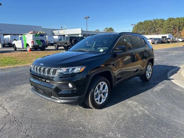 2025 Jeep Compass COMPASS LATITUDE 4X4