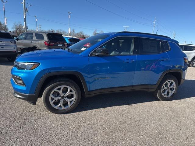 2025 Jeep Compass COMPASS LATITUDE 4X4