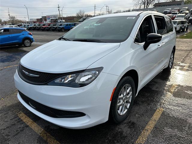 2025 Chrysler Voyager VOYAGER LX
