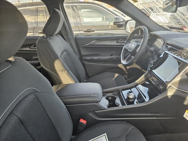2025 Jeep Grand Cherokee Laredo X 4x4