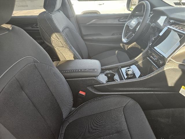 2025 Jeep Grand Cherokee Laredo X 4x4