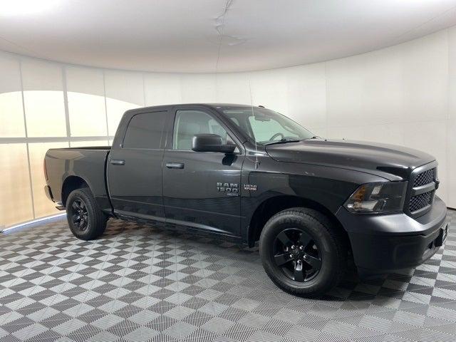 2022 RAM 1500 Classic Tradesman Crew Cab 4x4 57 Box