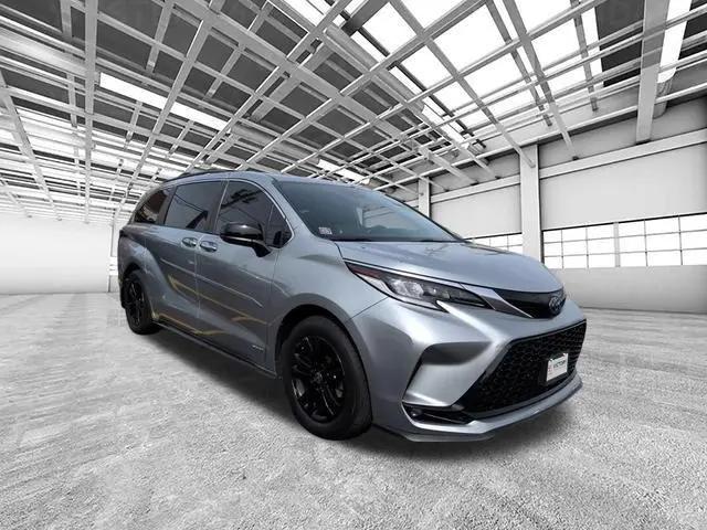 2021 Toyota Sienna XSE for sale in Chicago, IL