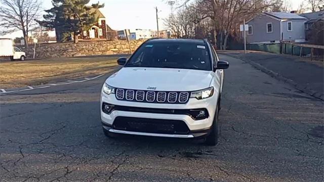2025 Jeep Compass COMPASS LIMITED 4X4