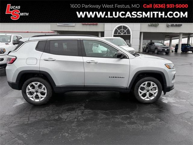 2025 Jeep Compass COMPASS LATITUDE 4X4