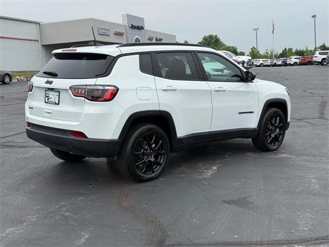 2025 Jeep Compass COMPASS LATITUDE 4X4