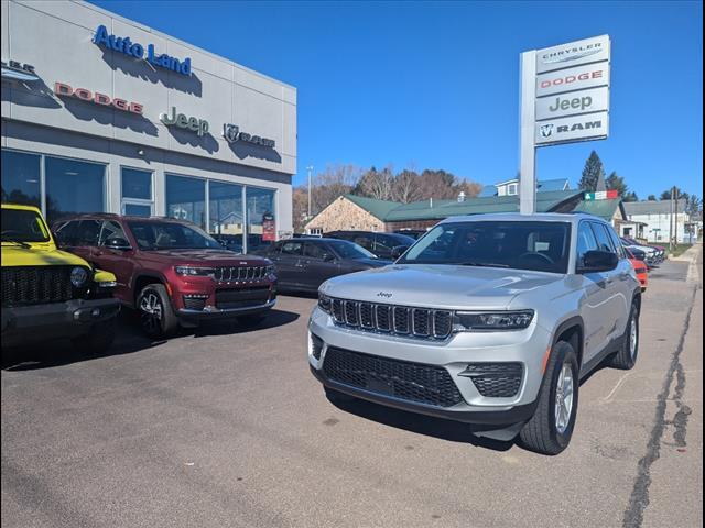 2023 Jeep Grand Cherokee Laredo 4x4