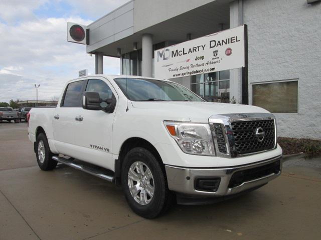 2018 Nissan TITAN SV